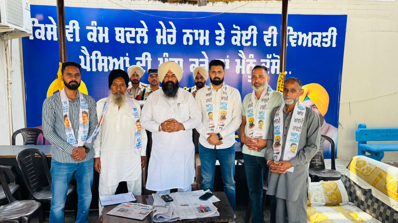 A big blow to the Akali Dal, youth leader Parminder Singh and Gram Panchayat from village Pensra joined AAP